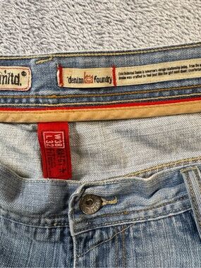 Ecko Unltd. Denim Foundry Low Rise Straight Leg Light Wash Blue Jeans 32
